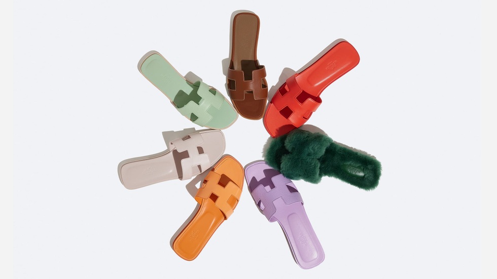 Đôi dép có giá hơn 19 triệu đồng vẫn khiến nhiều chị em săn đón