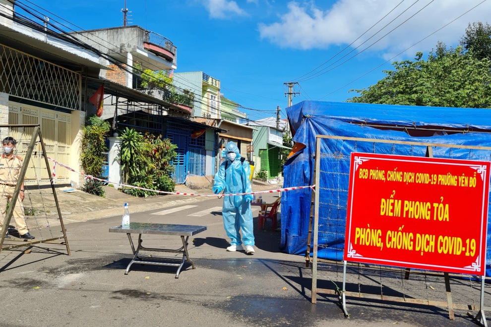 Hai thanh niên đi khắp nơi, thông chốt về nhà và phát hiện mắc Covid-19 - 1 Hai thanh niên đi khắp nơi, thông chốt về nhà và phát hiện mắc Covid-19 - 1