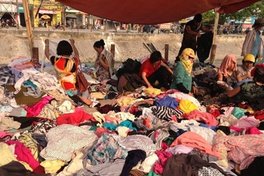 Hàng thùng tiền triệu, vẫn hút khách 