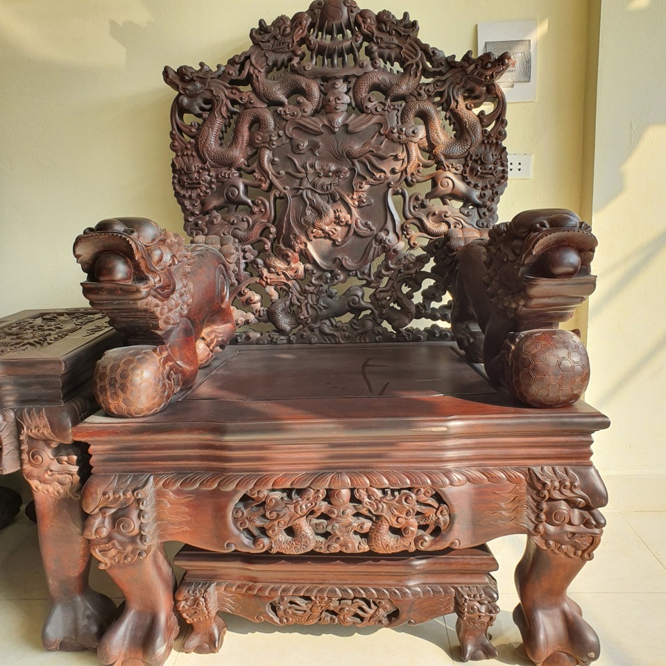 6 tỷ đồng bộ ghế tứ linh hàng hiếm, đại gia cất kho 30 năm không bán - 4 6 tỷ đồng bộ ghế tứ linh hàng hiếm, đại gia cất kho 30 năm không bán - 4