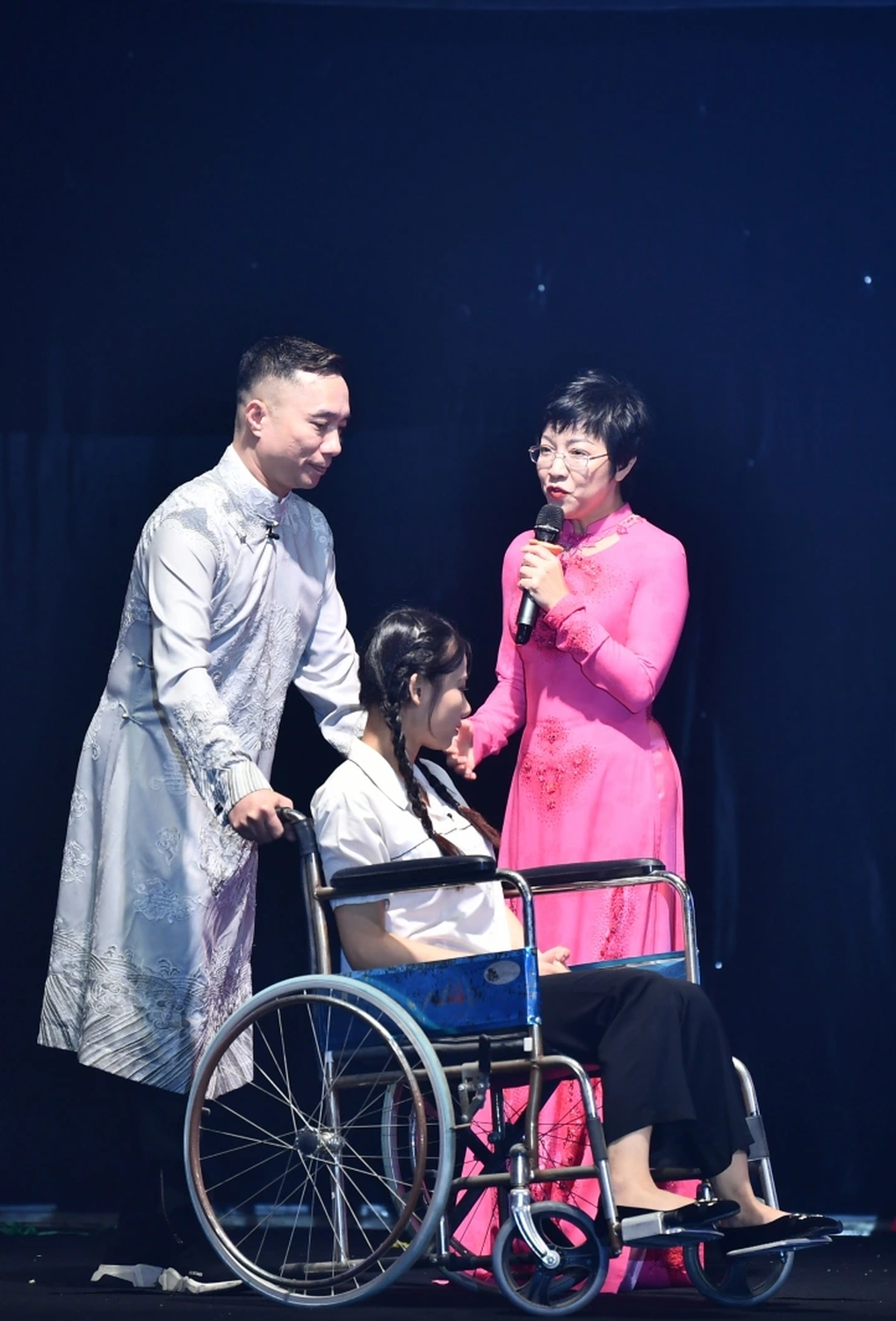 NSƯT Xuân Bắc, NTK Đỗ Trịnh Hoài Nam kể chuyện áo dài bằng kịch nói - 3