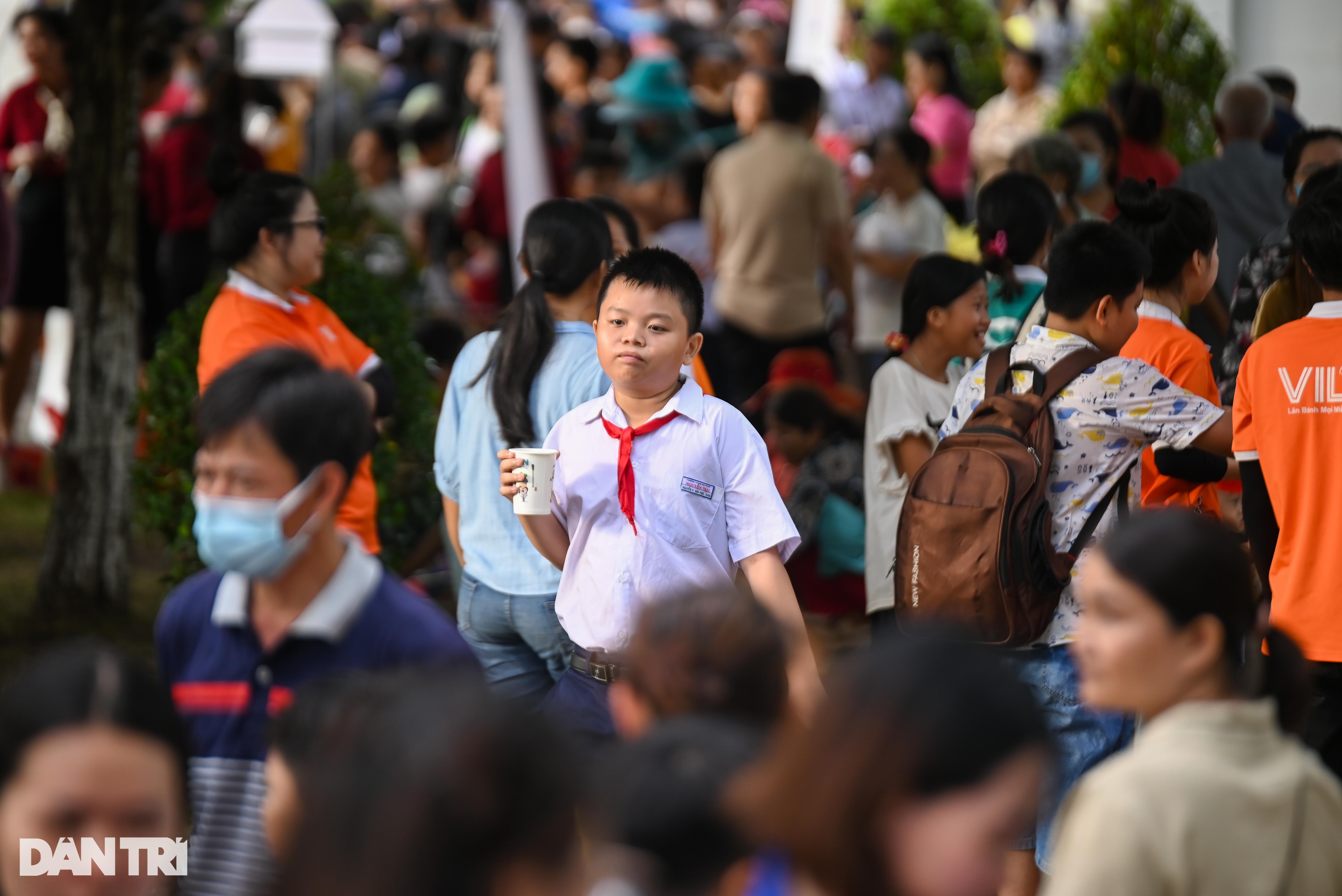 Chương trình do Công đoàn - Đoàn thanh niên báo Dân trí phối hợp cùng Thành đoàn TP Tây Ninh tổ chức, mang chủ đề ''Trăng tử tế''. Ban Tổ chức mong muốn mang đến một mùa Trung thu ấm áp cho các em nhỏ trên địa bàn tỉnh Tây Ninh, đặc biệt là các trẻ có hoàn cảnh khó khăn.