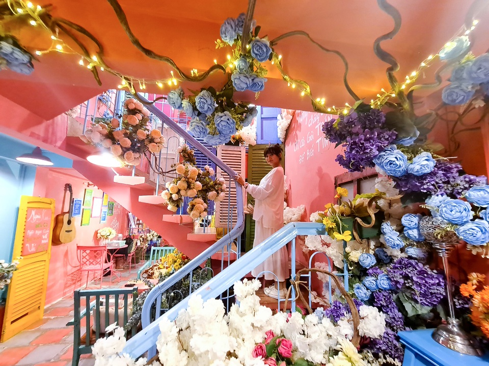 Cà phê màu hồng.jpg