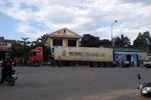 Va chạm với xe container, nữ cán bộ ngân hàng tử vong