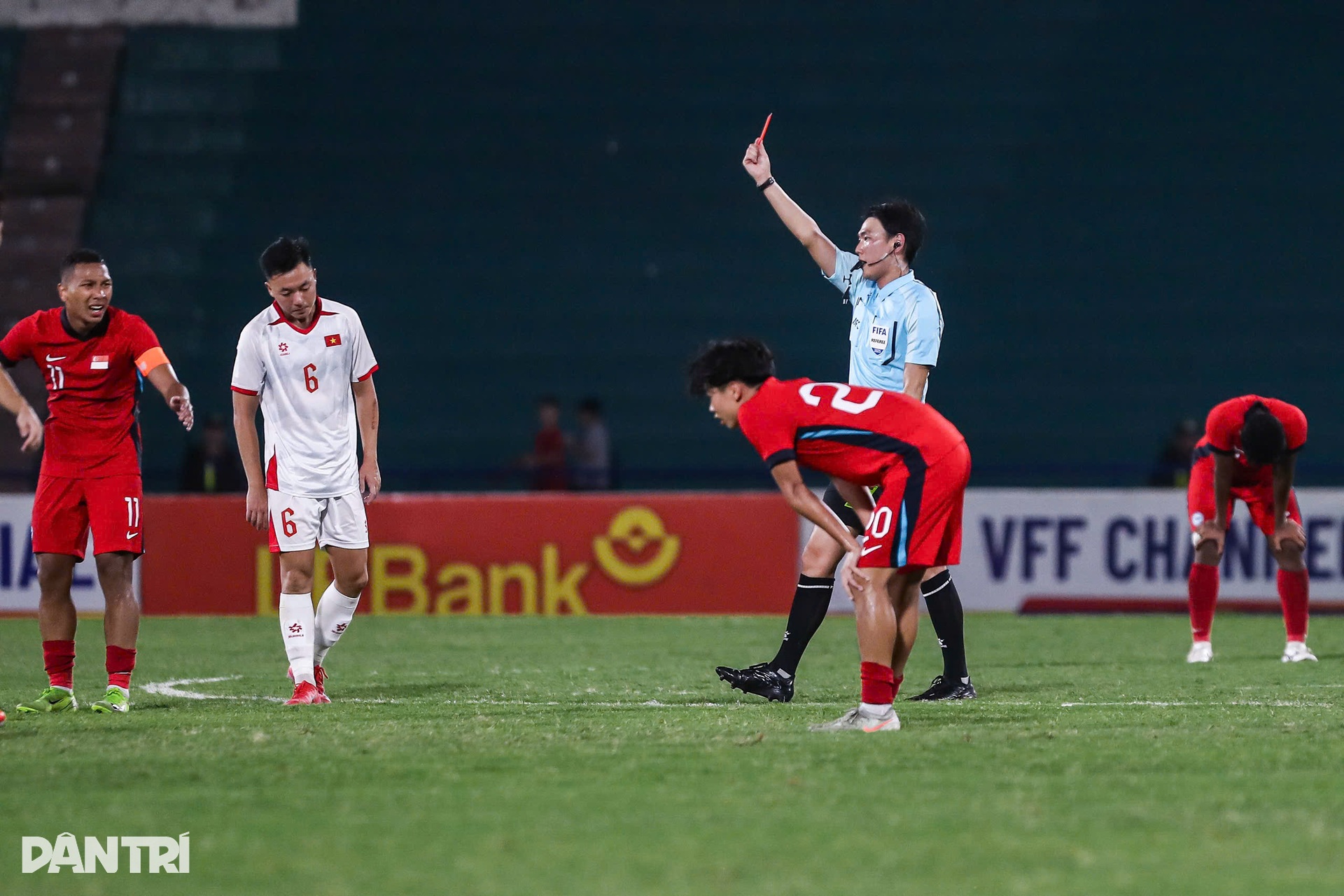 Màn trình diễn của Đình Bắc và Văn Trường trước U23 Singapore - 14 Màn trình diễn của Đình Bắc và Văn Trường trước U23 Singapore - 14