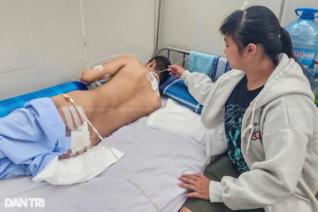 Người vợ trẻ khẩn cầu cứu chồng bị tai nạn liệt giường, con thơ khát sữa - 2 Người vợ trẻ khẩn cầu cứu chồng bị tai nạn liệt giường, con thơ khát sữa - 2