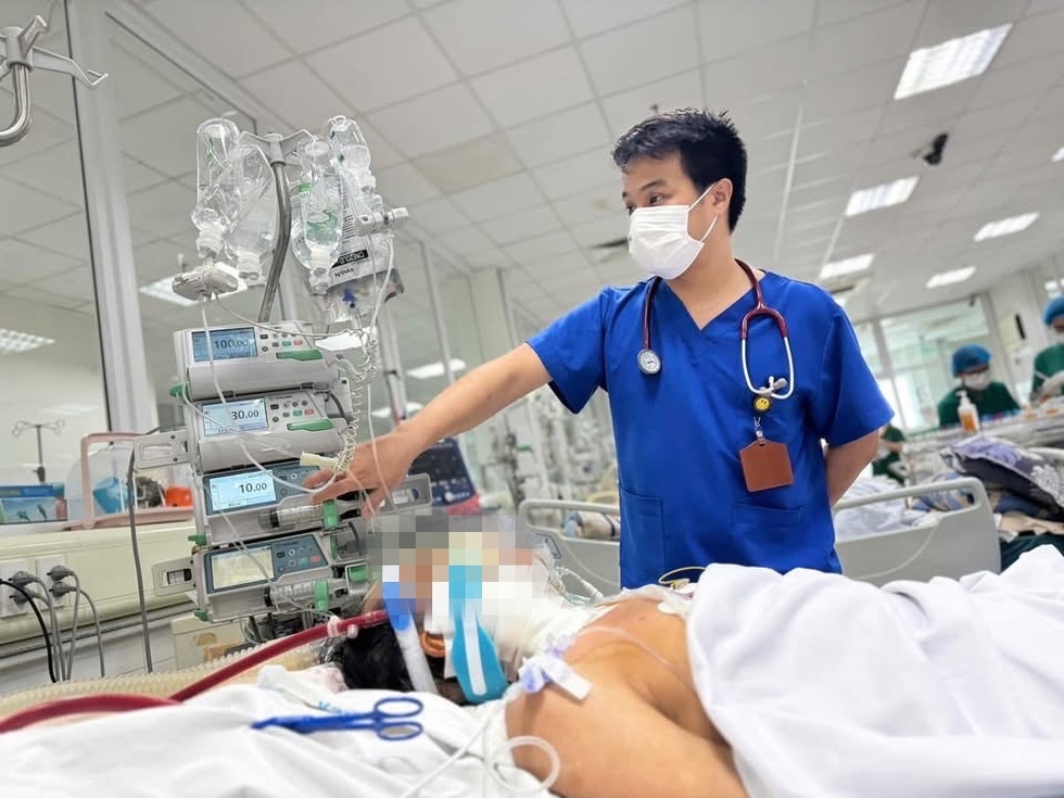 Phải đặt ECMO sau vài ngày sụt sịt, bệnh cúm mùa có nguy hiểm? - 1 Phải đặt ECMO sau vài ngày sụt sịt, bệnh cúm mùa có nguy hiểm? - 1