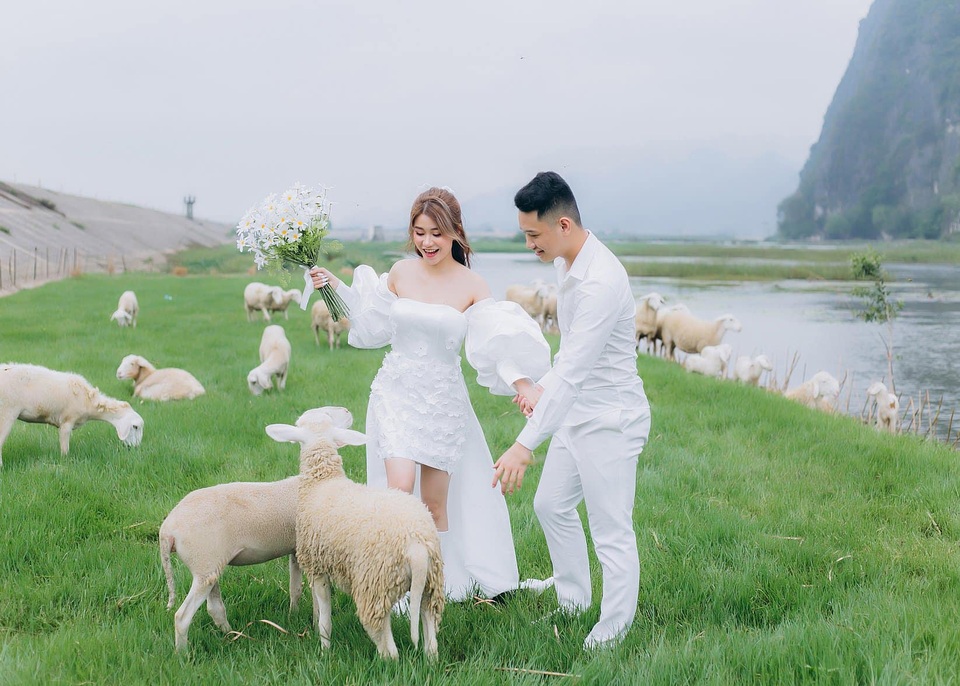 Cặp đôi 2K hút sự chú ý khi khoe quà cưới 900 trăm triệu đồng - 9 Cặp đôi 2K hút sự chú ý khi khoe quà cưới 900 trăm triệu đồng - 9