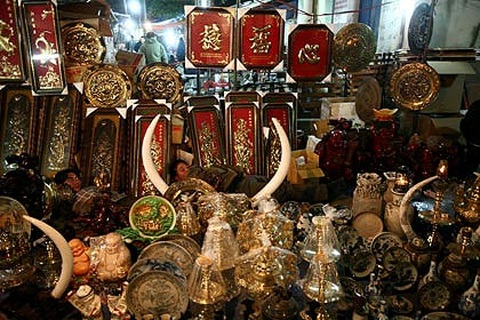 Nhàn nhạt chợ Viềng...