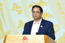 Thủ tướng: Nghiên cứu giảm cán bộ cấp tỉnh, huyện để tăng cường cho cơ sở