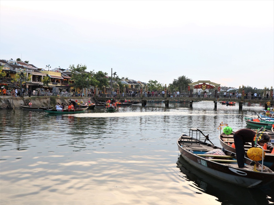Hội An lác đác du khách trong ngày cuối cùng của kỳ nghỉ lễ - 5 Hội An lác đác du khách trong ngày cuối cùng của kỳ nghỉ lễ - 5