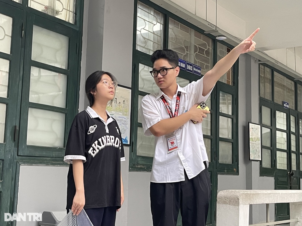 Căng thẳng 1 chọi 11 giành suất vào trường THPT hot nhất nhì Hà Nội - 4 Căng thẳng 1 chọi 11 giành suất vào trường THPT hot nhất nhì Hà Nội - 4