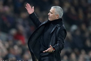 Mourinho gặp lại cố nhân,  Man Utd ở thế tựa chân tường