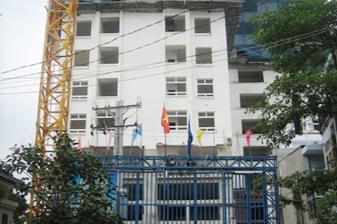 Nạn nhân thứ 2 trong vụ rơi từ tầng 6 đã tử vong