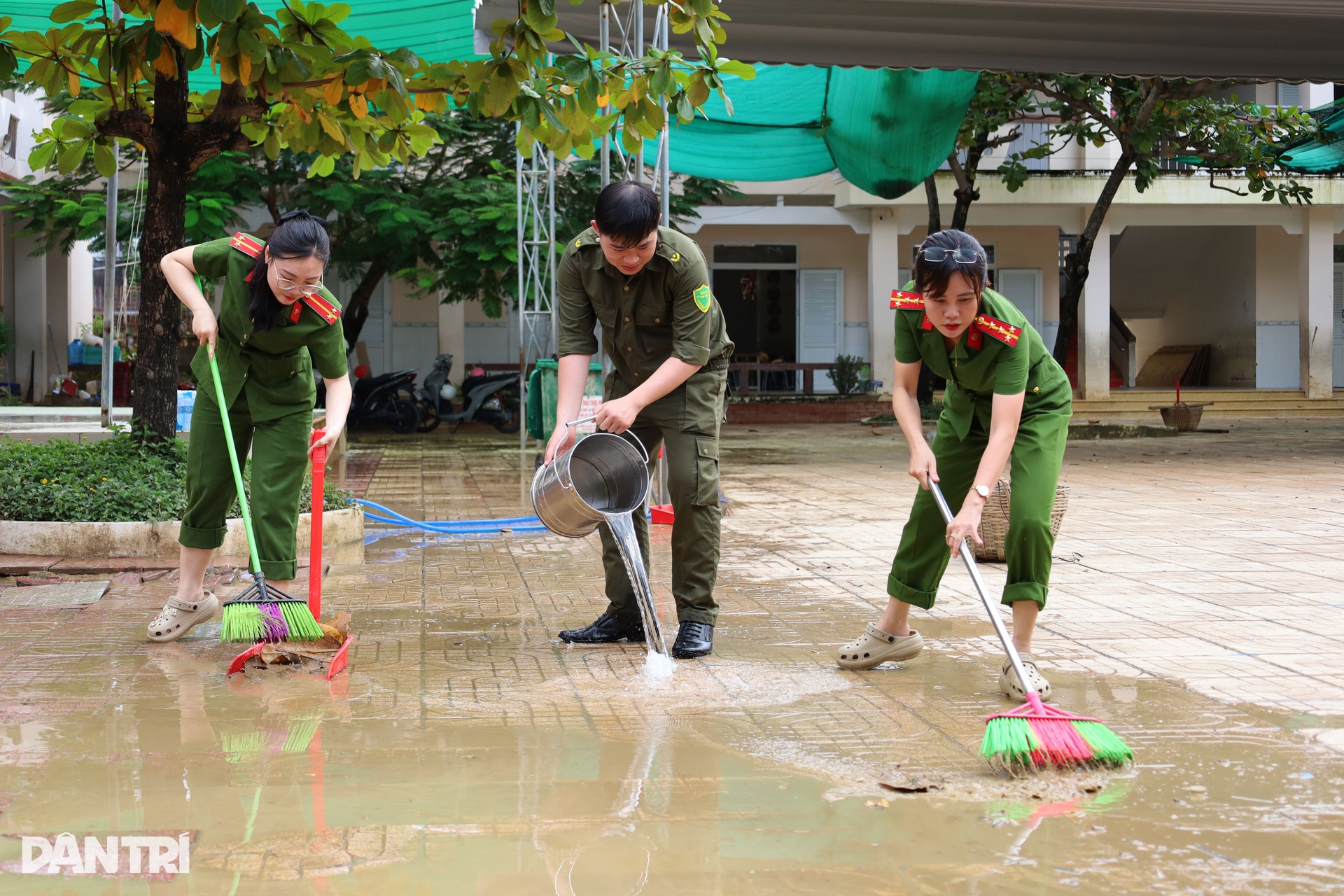 Nha Trang sau khi lũ rút - 13
