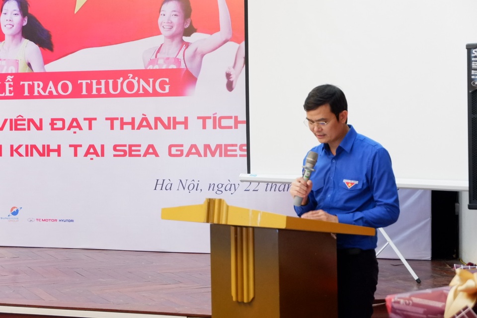 Lễ trao thưởng các VĐV điền kinh giành thành tích cao tại SEA Games 30 - 1 Lễ trao thưởng các VĐV điền kinh giành thành tích cao tại SEA Games 30 - 1
