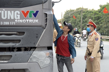 Bí ẩn những chiếc xe quá khổ quá tải tung hoành ở quốc lộ 21A tỉnh Hà Nam