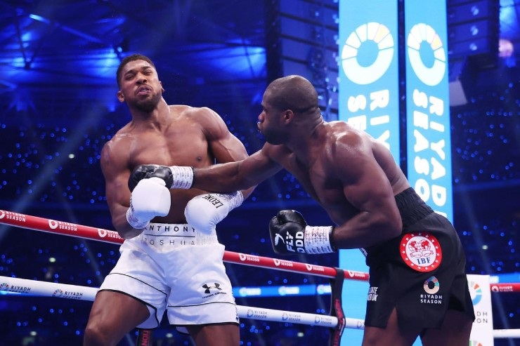 Anthony Joshua was surprisingly knocked out in the boxing championship match - 2 Anthony Joshua bị hạ knock-out ngỡ ngàng ở trận tranh đai vô địch quyền anh - 2