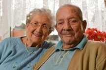 Chuyện tình đôi vợ chồng già 77 năm hạnh phúc