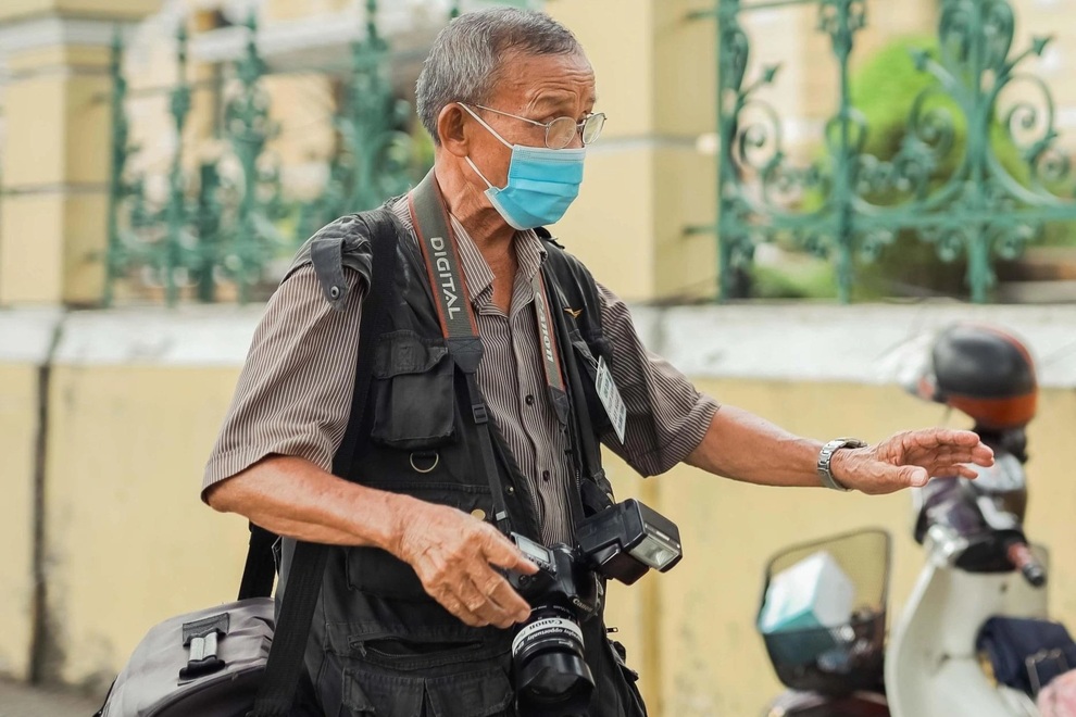 Người Sài Gòn trong cơn bĩ cực vẫn yêu thương, đùm bọc nhau - 2 Người Sài Gòn trong cơn bĩ cực vẫn yêu thương, đùm bọc nhau - 2