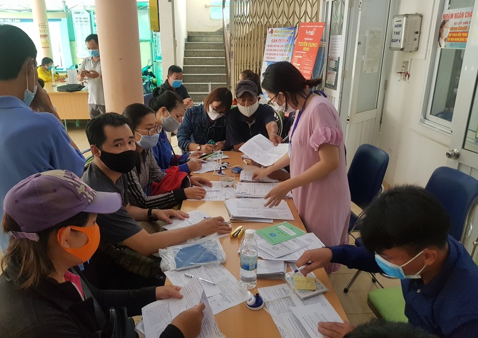 Khánh Hòa: Phát sinh hàng ngàn người đăng ký hưởng trợ cấp thất nghiệp - 1 Khánh Hòa: Phát sinh hàng ngàn người đăng ký hưởng trợ cấp thất nghiệp - 1