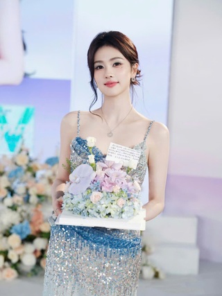 "Nữ thần cổ trang" Bạch Lộc khoe vóc dáng quyến rũ với thiết kế váy Việt - 4