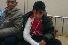 Tạm dừng giảng dạy thầy giáo đánh học sinh lớp 8 mồ côi mẹ phải nhập viện