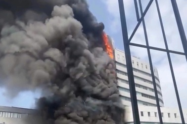 Hà Nội: Cháy lớn tòa nhà 18 tầng ở Thái Hà