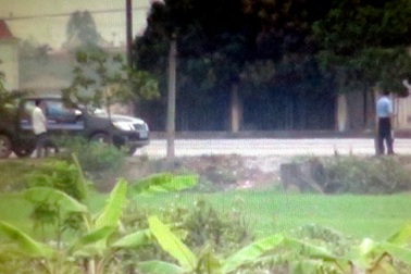 “Lạ lùng” thanh tra giao thông “kiểm tra” giấy tờ trong… 5 giây