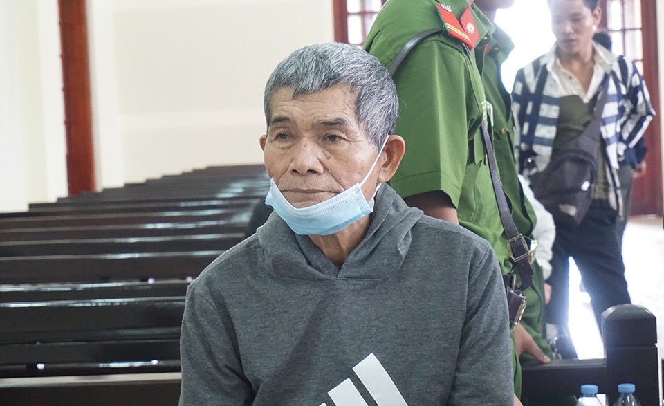 Hại đời 2 bé gái, ông già 70 tuổi trả giá đắt - 1 Hại đời 2 bé gái, ông già 70 tuổi trả giá đắt - 1