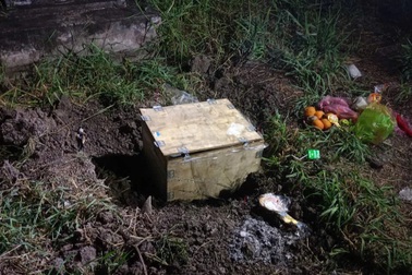 Phát hiện thi thể bé trai 33 tuần tuổi trong khu mộ