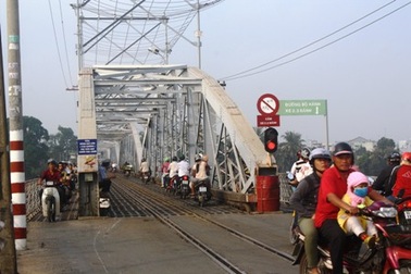 Bộ GTVT họp khẩn về vụ tàu hỏa đâm ô tô ở Đồng Nai