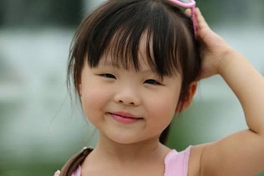 Clip bé 4 tuổi làm phiên dịch Việt - Hàn cho ba mẹ gây "sốt"