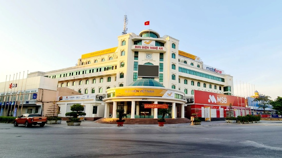 Hình ảnh thành phố Đỏ trong ngày đầu thực hiện ai ở đâu ở yên đó - 1 Hình ảnh thành phố Đỏ trong ngày đầu thực hiện ai ở đâu ở yên đó - 1