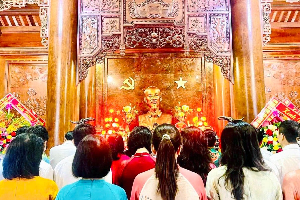 Nghệ An tổ chức trang trọng lễ giỗ Chủ tịch Hồ Chí Minh - 1 Nghệ An tổ chức trang trọng lễ giỗ Chủ tịch Hồ Chí Minh - 1