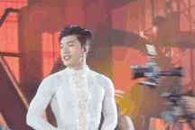 HIEUTHUHAI bị chỉ trích "gợi dục" vì tháo thắt lưng, nhảy trong show ở Mỹ