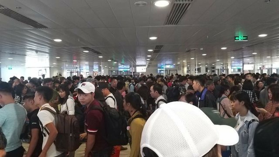 Gần 4 triệu lượt khách qua Tân Sơn Nhất dịp Tết, giao thông bắt đầu căng thẳng - 8 Gần 4 triệu lượt khách qua Tân Sơn Nhất dịp Tết, giao thông bắt đầu căng thẳng - 8