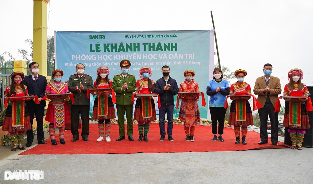 Chủ tịch tỉnh Hà Giang tặng bằng khen báo Dân trí và Tổng biên tập - 9 Chủ tịch tỉnh Hà Giang tặng bằng khen báo Dân trí và Tổng biên tập - 9
