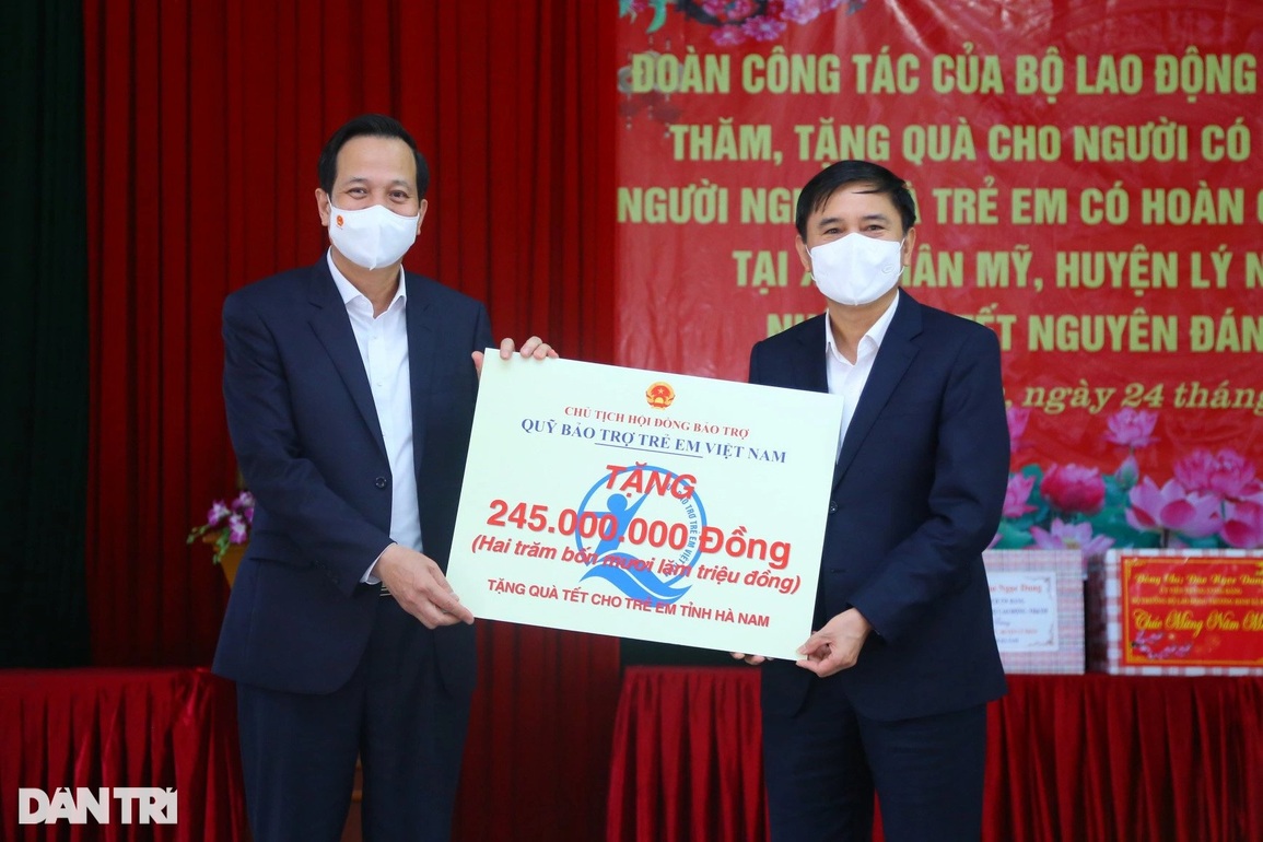 Bộ trưởng Đào Ngọc Dung: Quan tâm hơn tới đối tượng chính sách dịp Tết - 5 Bộ trưởng Đào Ngọc Dung: Quan tâm hơn tới đối tượng chính sách dịp Tết - 5
