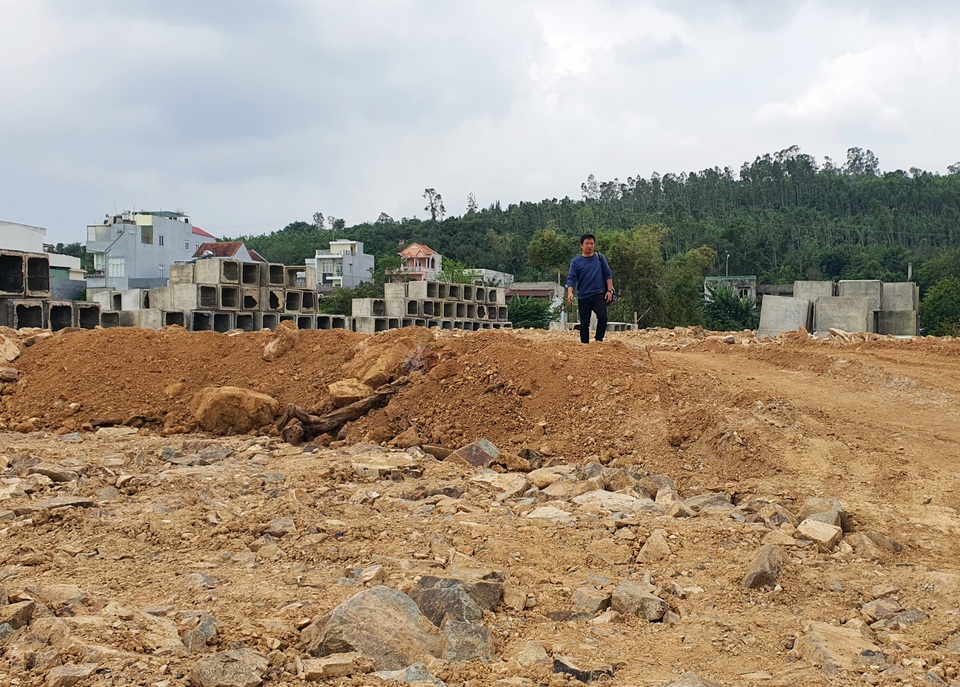 Phú Yên: Buông lỏng quản lý để doanh nghiệp tận thu khoáng sản trái phép - 2 Phú Yên: Buông lỏng quản lý để doanh nghiệp tận thu khoáng sản trái phép - 2