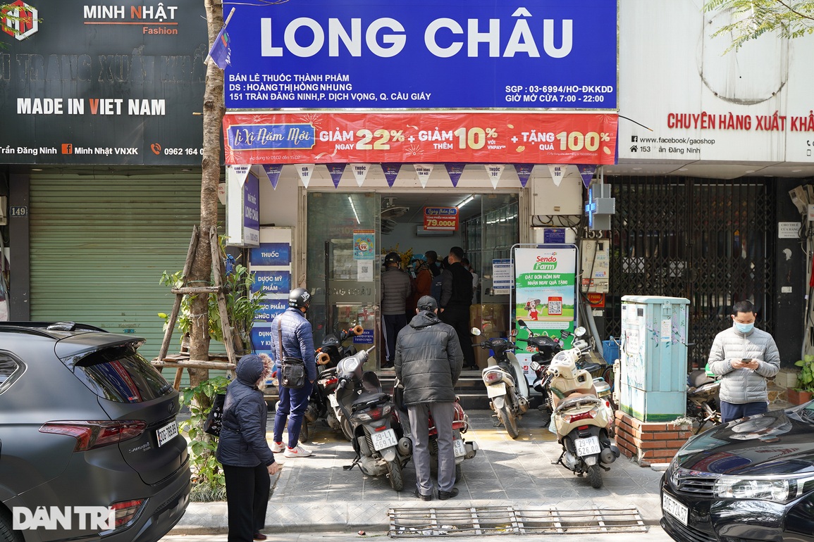 Thiếu đơn bác sĩ, người dân ngán ngẩm khi không được mua thuốc trị Covid-19 - 1 Thiếu đơn bác sĩ, người dân ngán ngẩm khi không được mua thuốc trị Covid-19 - 1