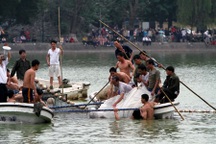 Nghe những người vây bắt "cụ" rùa kể chuyện