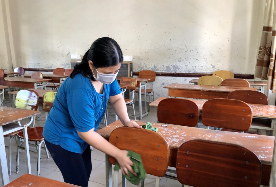Giáo viên Đà Nẵng “vui như Tết” khi dọn sạch trường, lớp chờ đón học sinh - 7 Giáo viên Đà Nẵng “vui như Tết” khi dọn sạch trường, lớp chờ đón học sinh - 7
