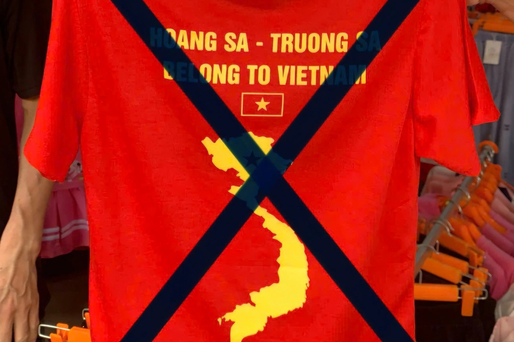 Xử phạt tiểu thương bán áo in bản đồ Việt Nam thiếu Hoàng Sa, Trường Sa - 1 Xử phạt tiểu thương bán áo in bản đồ Việt Nam thiếu Hoàng Sa, Trường Sa - 1
