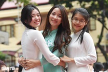 Nữ sinh Hà Nội duyên dáng áo dài trong ngày chia tay mái trường