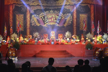 Xúc động phút tưởng niệm nghệ sĩ Hán Văn Tình, Trần Lập trong lễ giỗ Tổ sân khấu