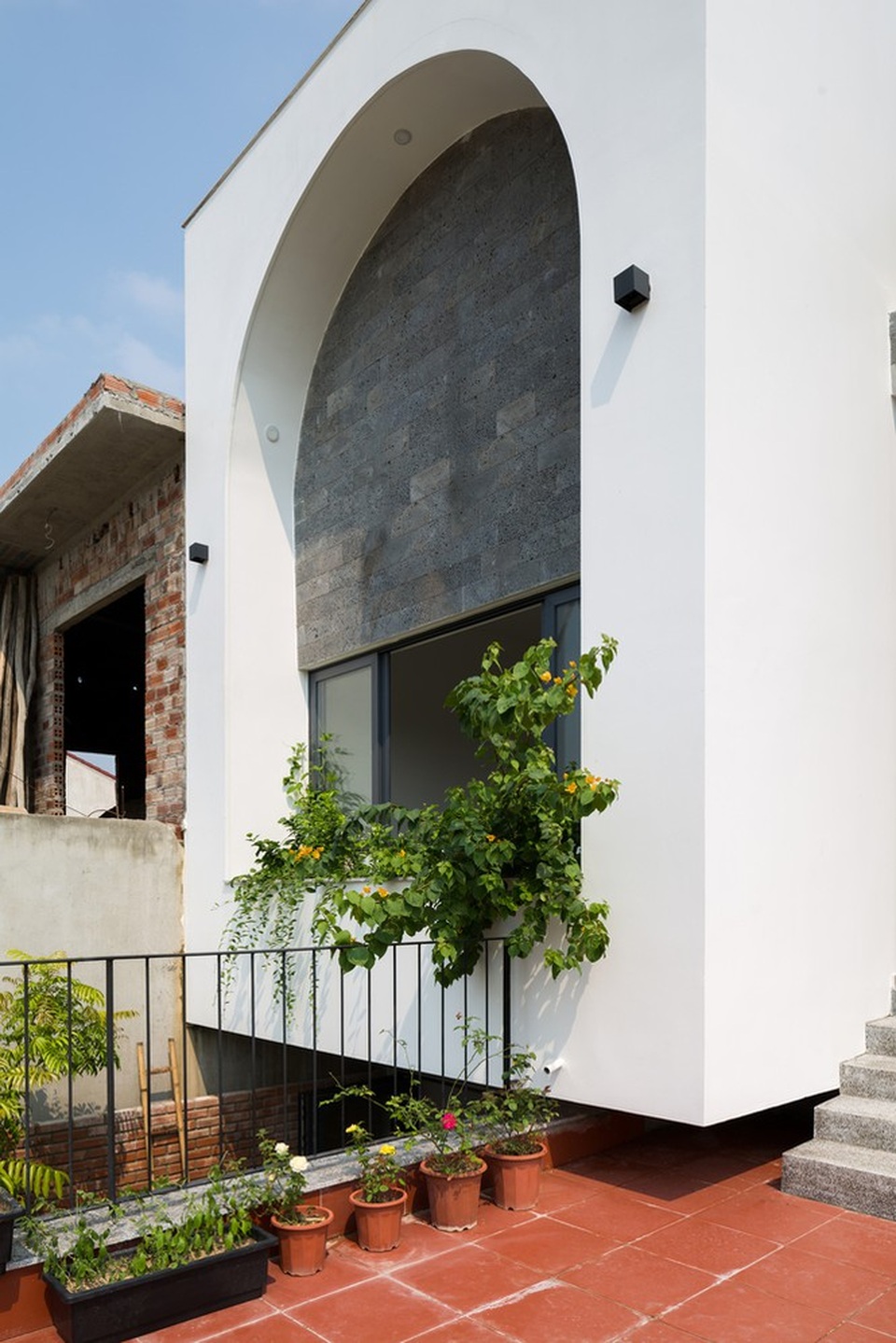 Nhà 2 tầng chốn quê thanh bình nhưng vô cùng ấn tượng ở Hà Tĩnh - 2 Nhà 2 tầng chốn quê thanh bình nhưng vô cùng ấn tượng ở Hà Tĩnh - 2