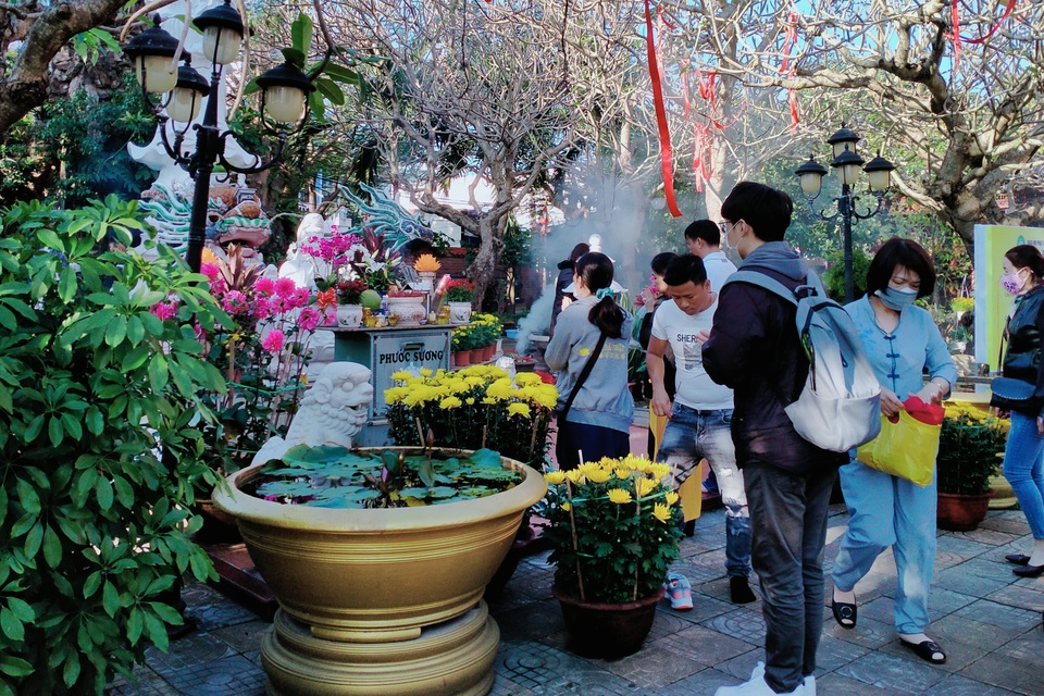 Hoạt động của người dân cả nước sáng ngày đầu năm mới Tân Sửu - 23