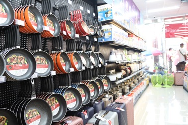 Di động bão hoà, các ông lớn đổ xô vào mô hình "bách hóa công nghệ"