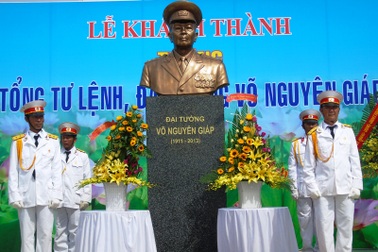 Long trọng khánh thành tượng Đại tướng Võ Nguyên Giáp